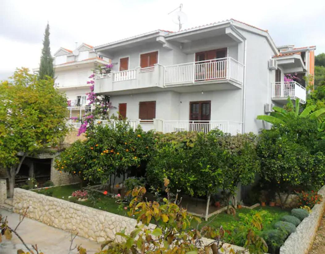 Apartment Mia - Spacious Apartment On 85 M2 With Beautiful Sea View Trogir Eksteriør bilde