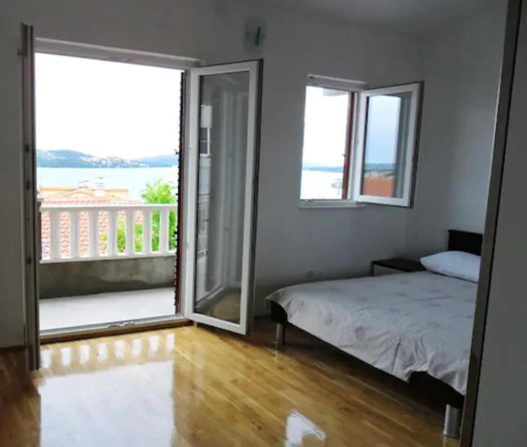 Apartment Mia - Spacious Apartment On 85 M2 With Beautiful Sea View Trogir Eksteriør bilde
