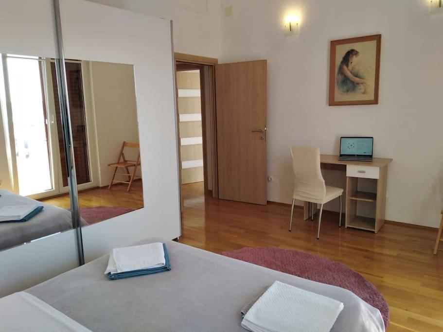 Apartment Mia - Spacious Apartment On 85 M2 With Beautiful Sea View Trogir Eksteriør bilde