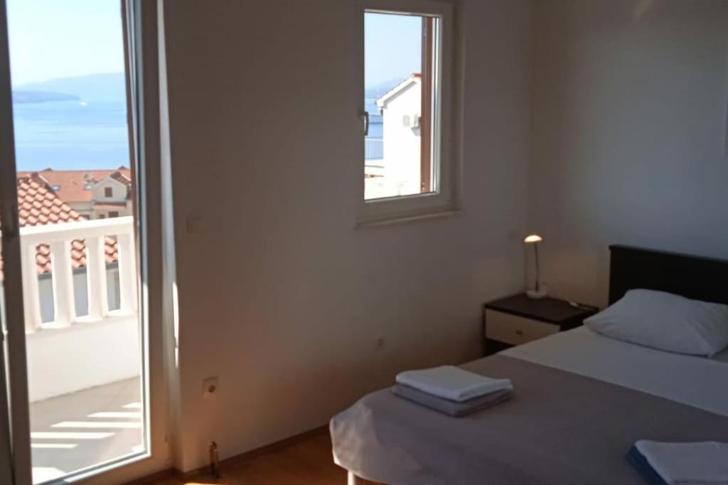 Apartment Mia - Spacious Apartment On 85 M2 With Beautiful Sea View Trogir Eksteriør bilde