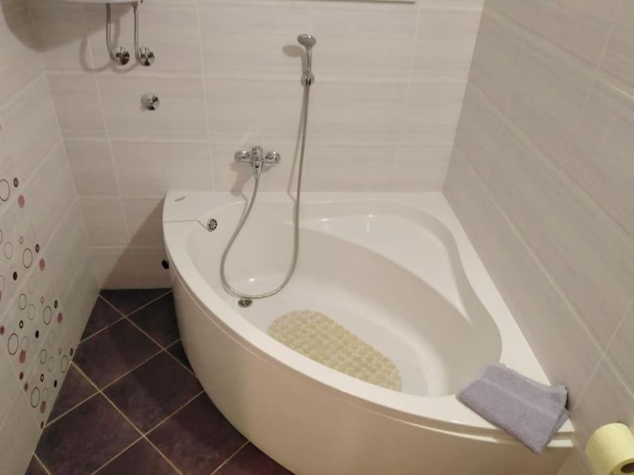 Apartment Mia - Spacious Apartment On 85 M2 With Beautiful Sea View Trogir Eksteriør bilde