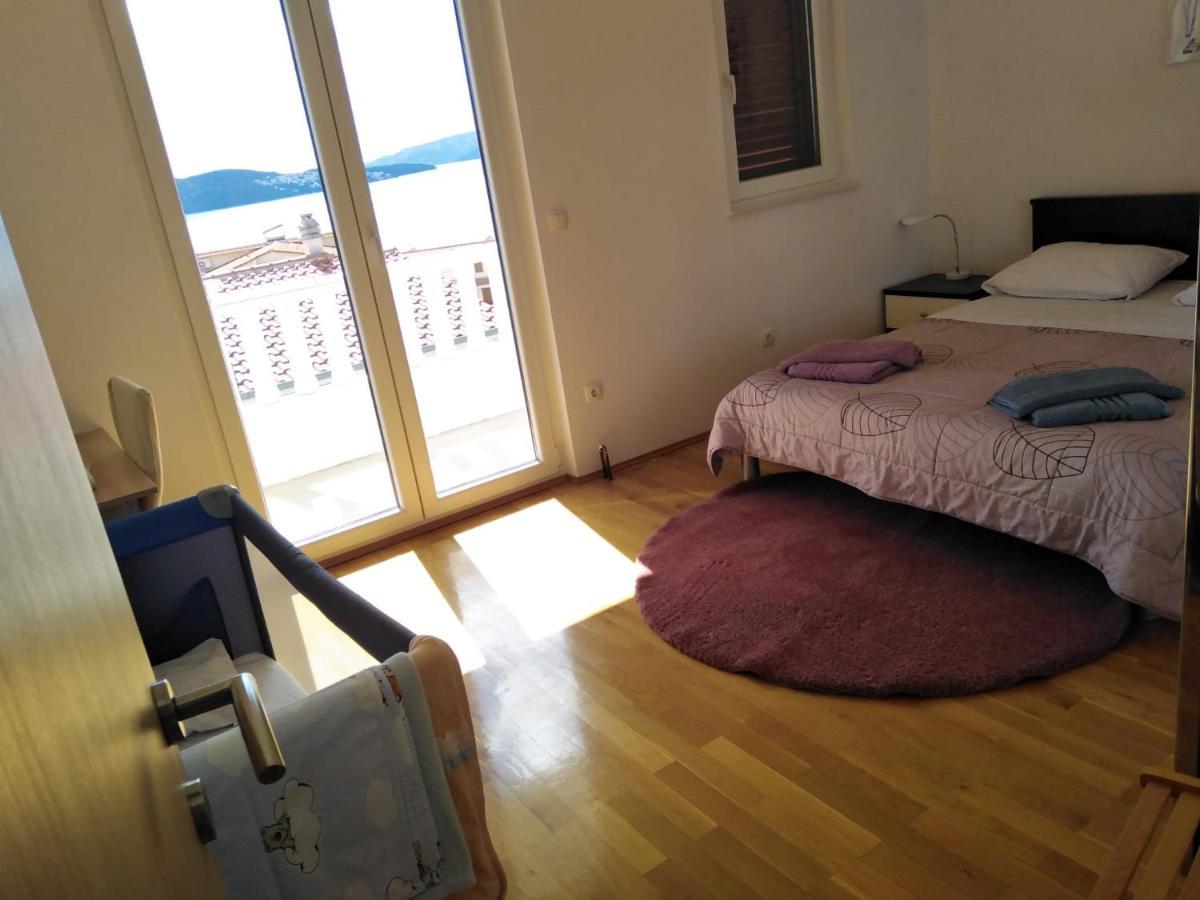 Apartment Mia - Spacious Apartment On 85 M2 With Beautiful Sea View Trogir Eksteriør bilde