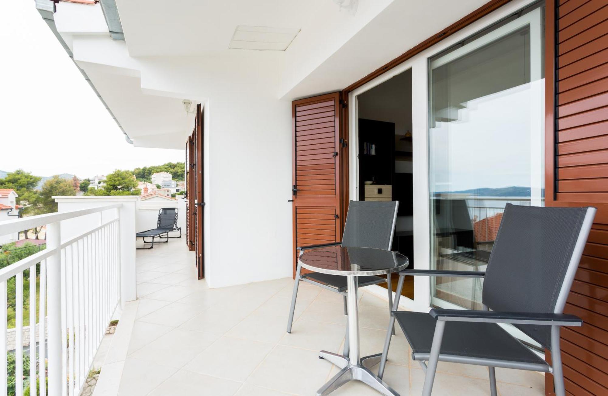 Apartment Mia - Spacious Apartment On 85 M2 With Beautiful Sea View Trogir Eksteriør bilde