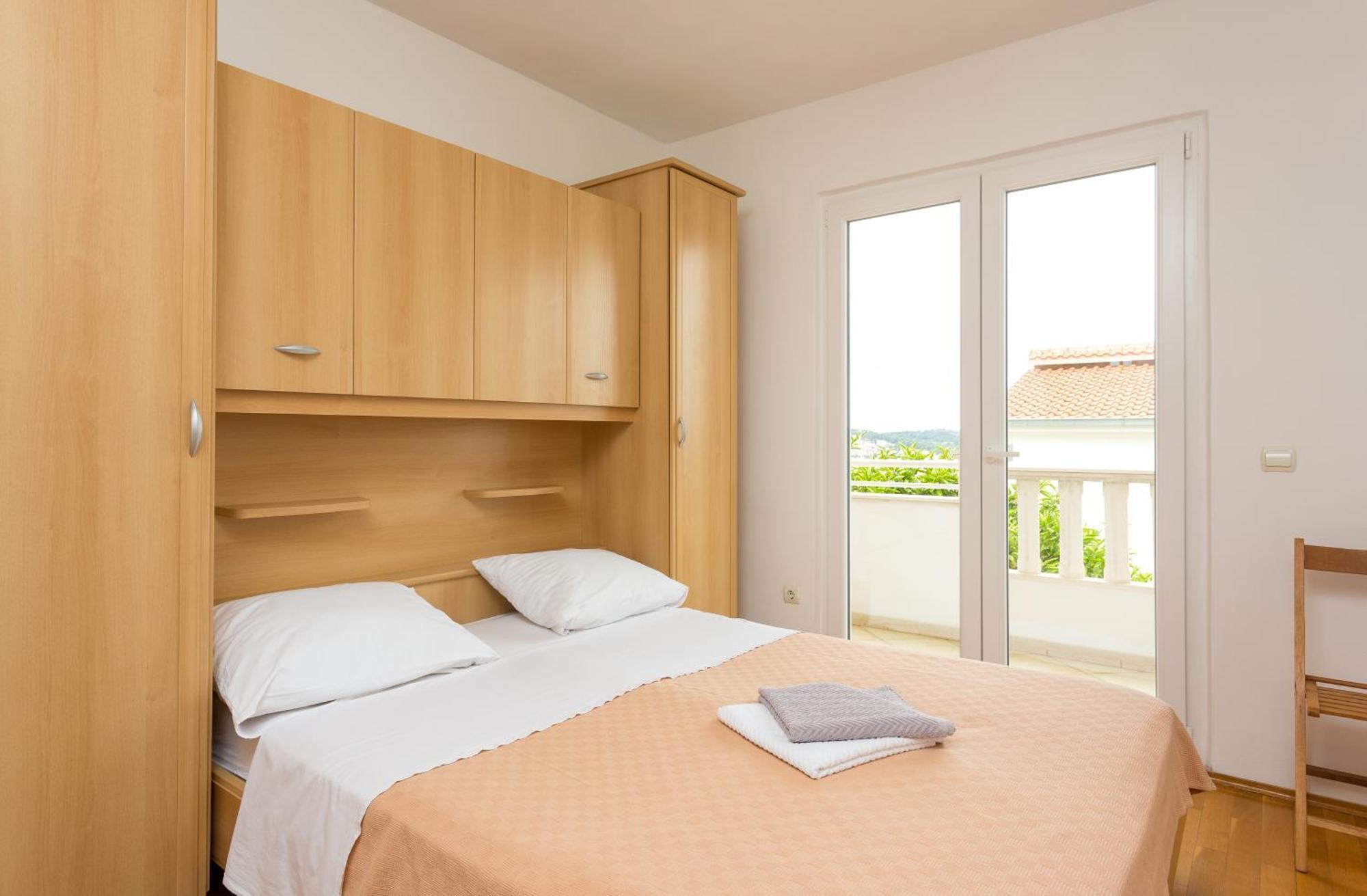 Apartment Mia - Spacious Apartment On 85 M2 With Beautiful Sea View Trogir Eksteriør bilde