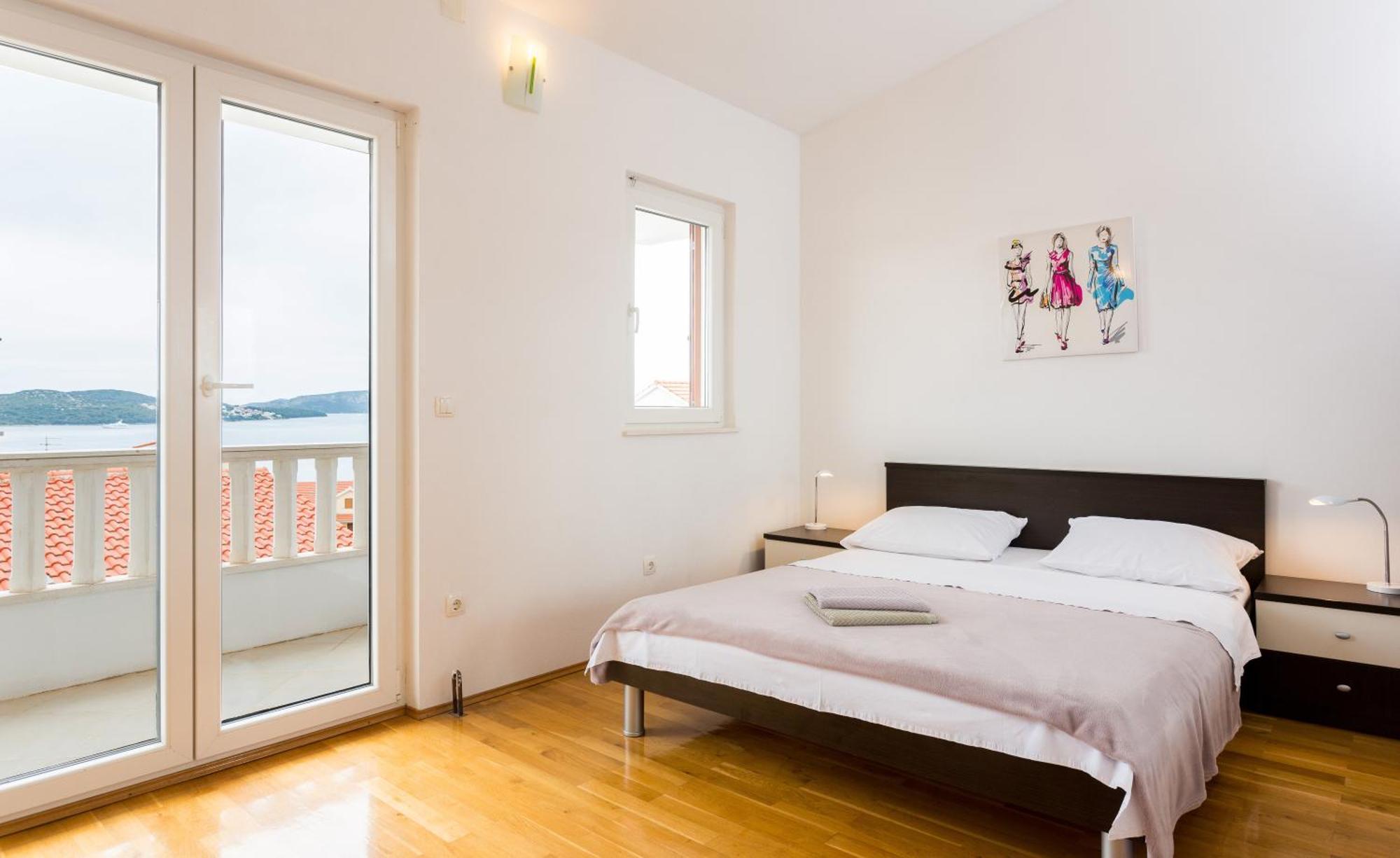 Apartment Mia - Spacious Apartment On 85 M2 With Beautiful Sea View Trogir Eksteriør bilde